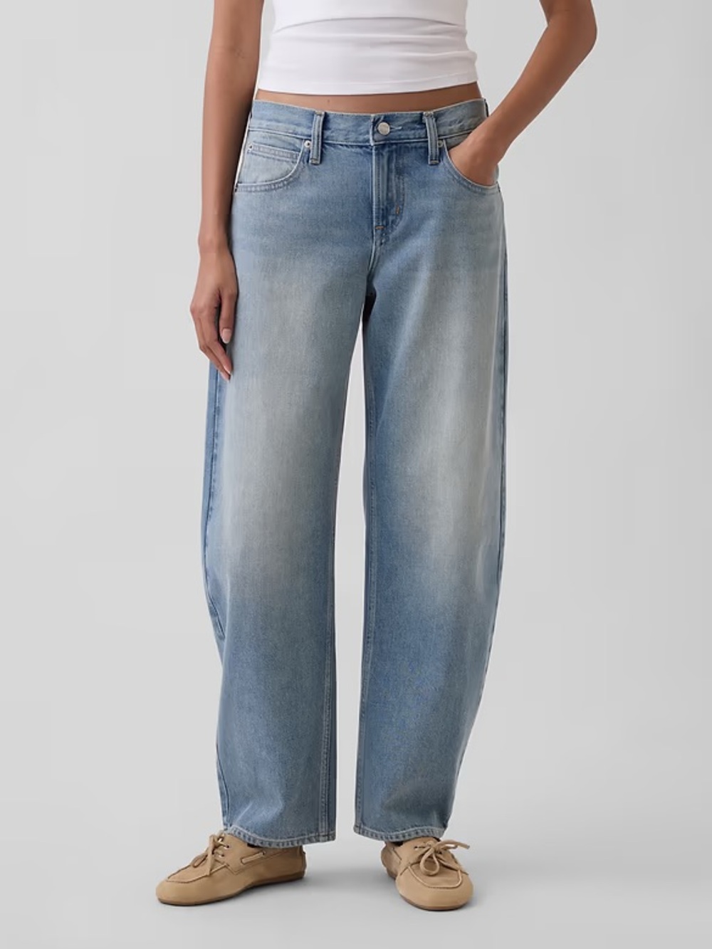 NWT GAP Women’s Low Rise Barrel Jeans Light Indigo Wash - Size 33/16 Tall